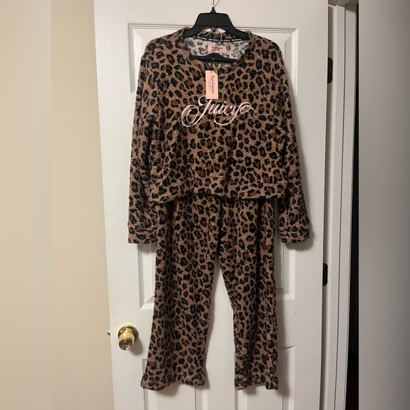 Juicy Couture Leopard Print Fuzzy Lounge Set Long sleeve top & Pants Pajama XL - Picture 3 of 10